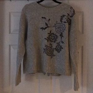 BLANK NYC GRAY CREW NECK SWEATER WITH FLORAL PRINT